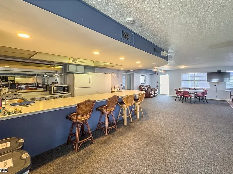 6777 Winkler Rd #150 — Photo 42