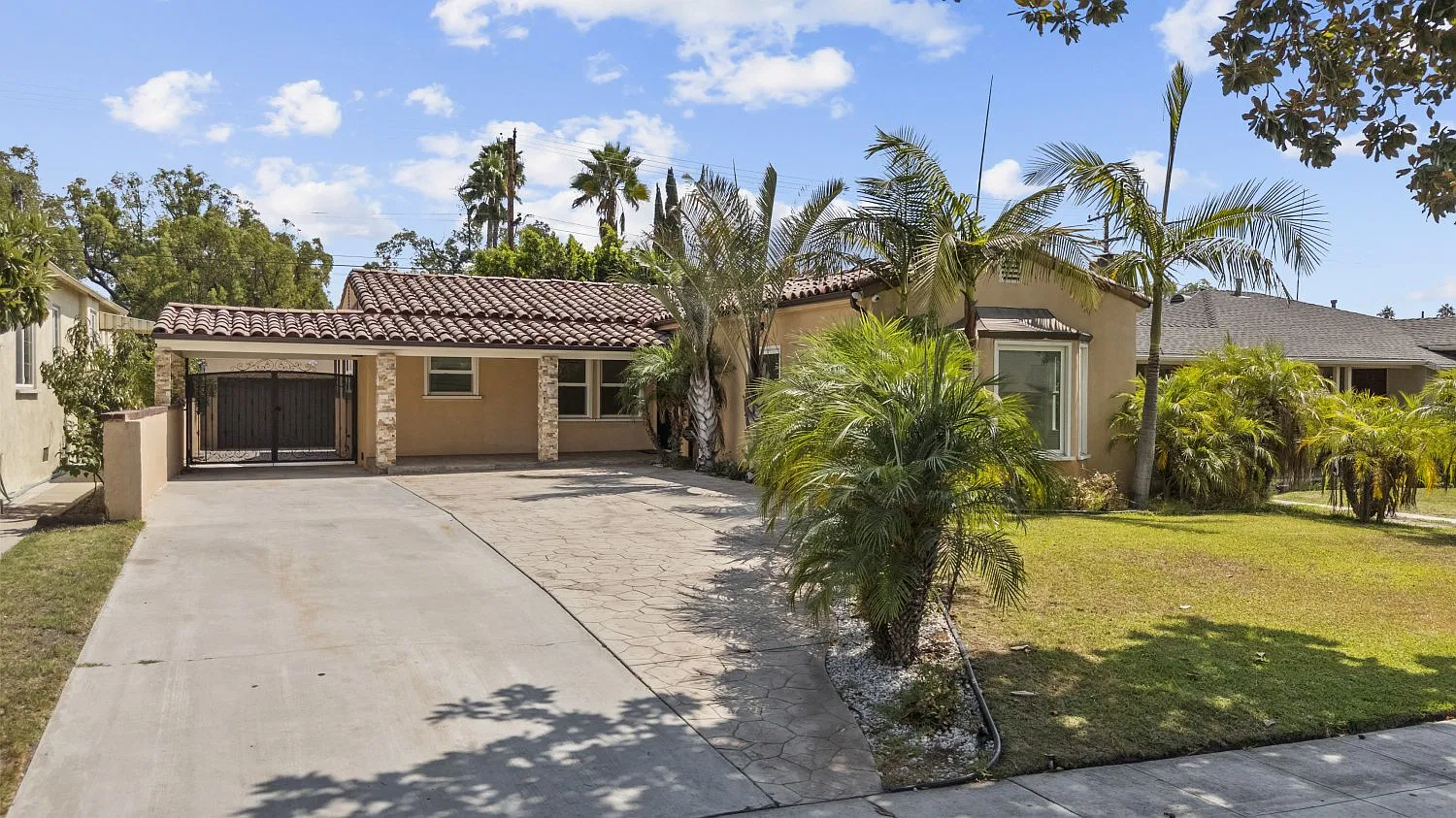 3 bed, 1555 sqft, $6,000 — Photo 1