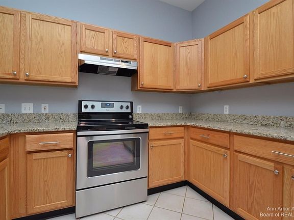 2nd image of 2660 S Knightsbridge Cir