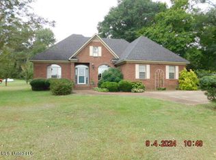 104 Oakwood Dr, Senatobia, MS 38668
