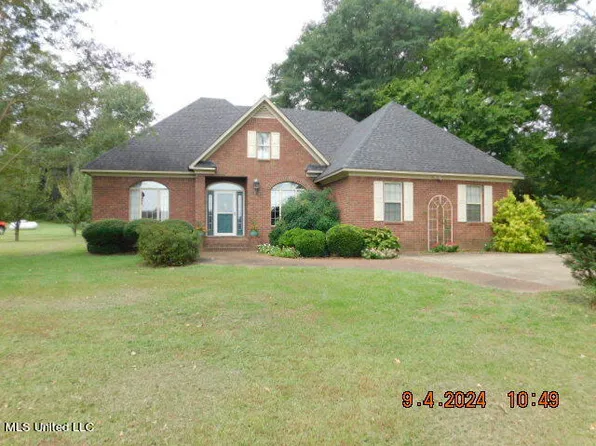 104 Oakwood Dr, Senatobia, MS 38668