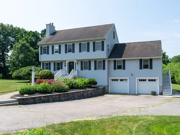31 Meadowlands Ct, Tewksbury, MA 01876