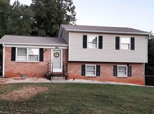 2403 Stonehaven Rd, Kernersville, NC 27284