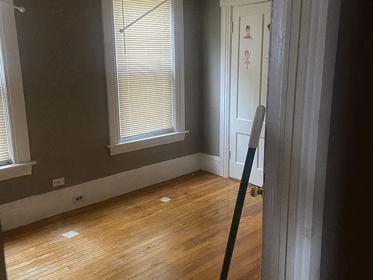 391 Manchester St — Photo 9
