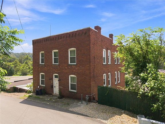 2nd image of 32 Brown St