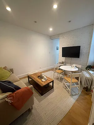 Rented by Weinstein Realty Group | media 10