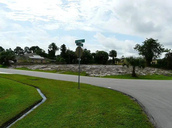 1086 SW Eureka Ave, Port Saint Lucie, FL 34953