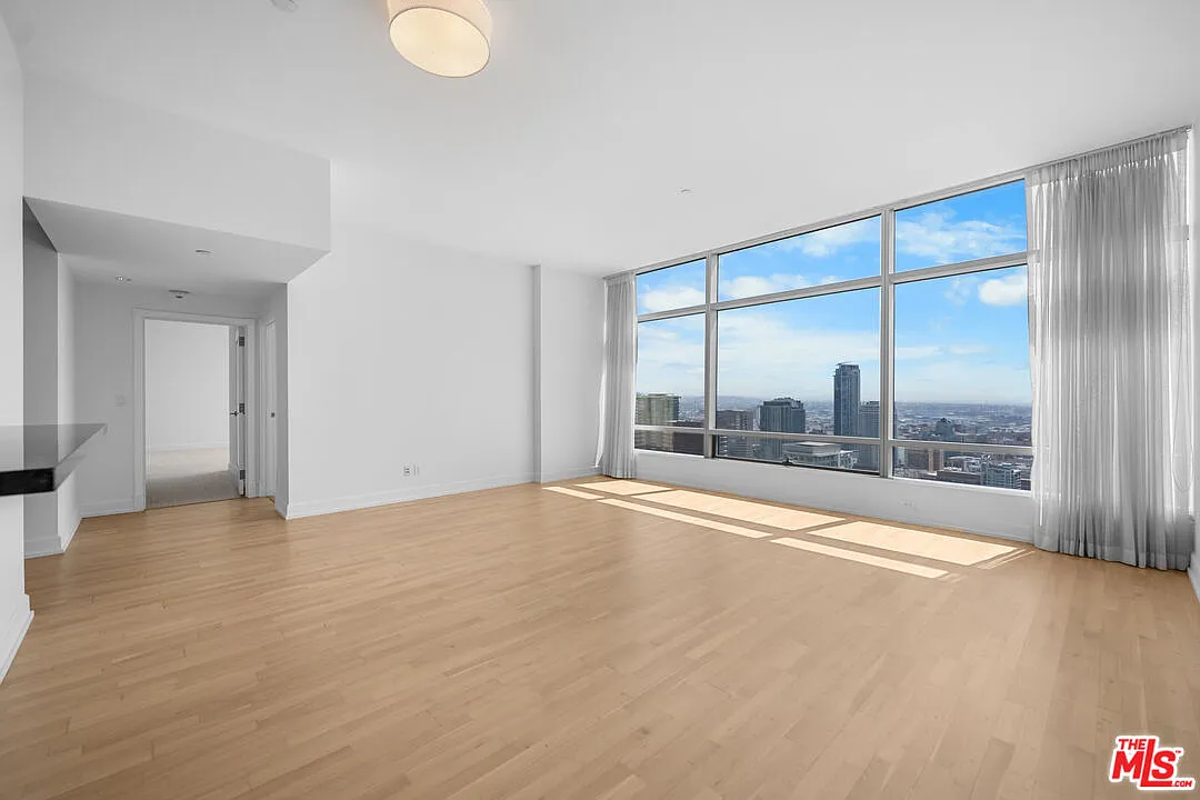 2 bed, 2.0 bath, 1600 sqft, $6,850 — Photo 1