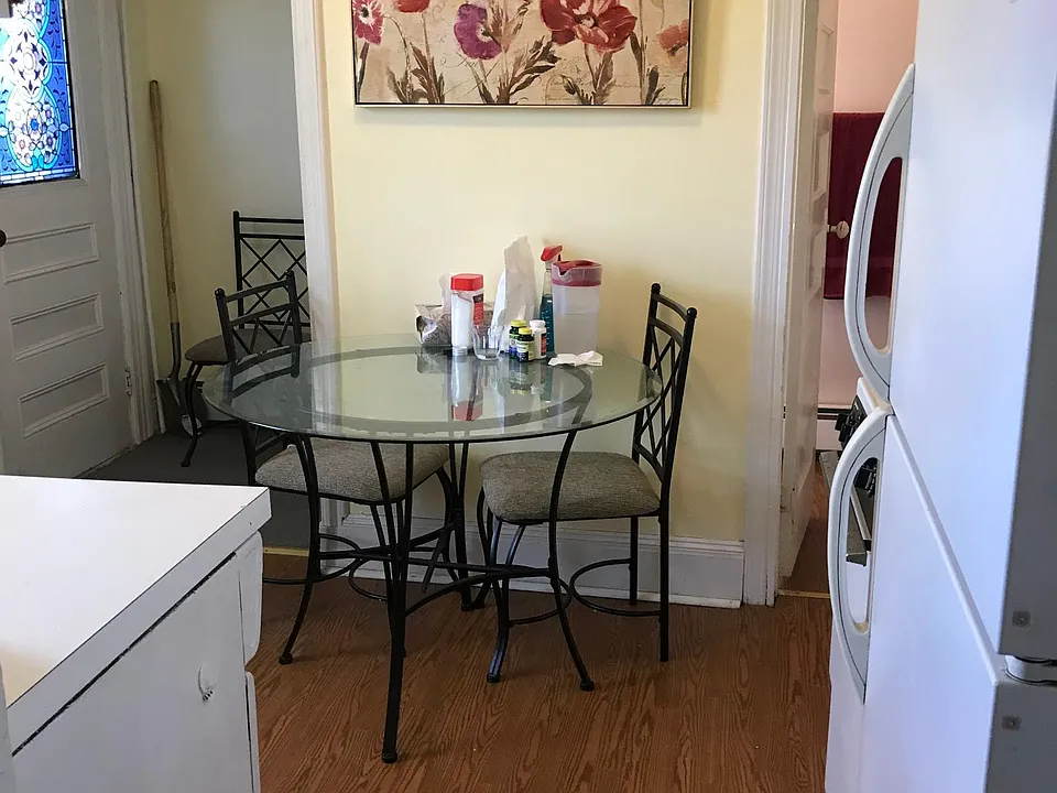 Eat in area