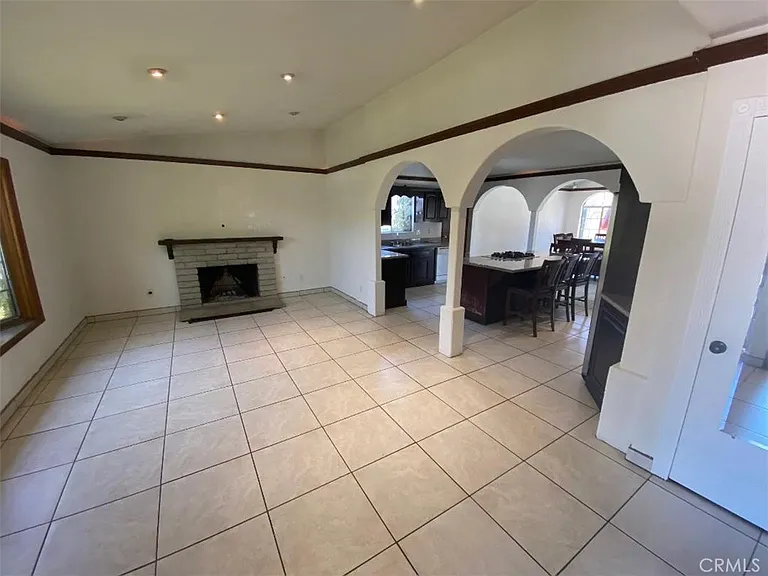 1862 Hollandale Ave — Photo 2