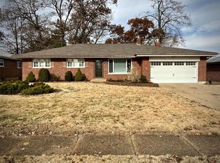 11821 Sunlind Dr, Saint Louis, MO