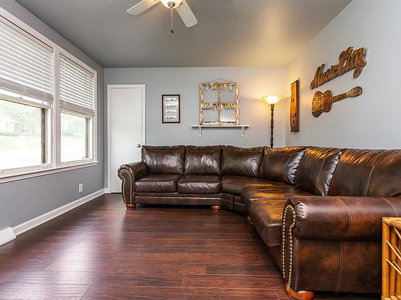 5th image of 2828 Galesburg Dr