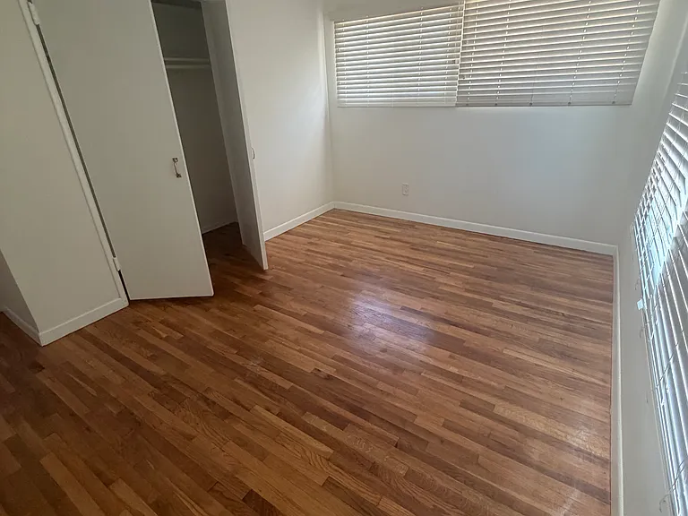 10101 Densmore Ave — Photo 6