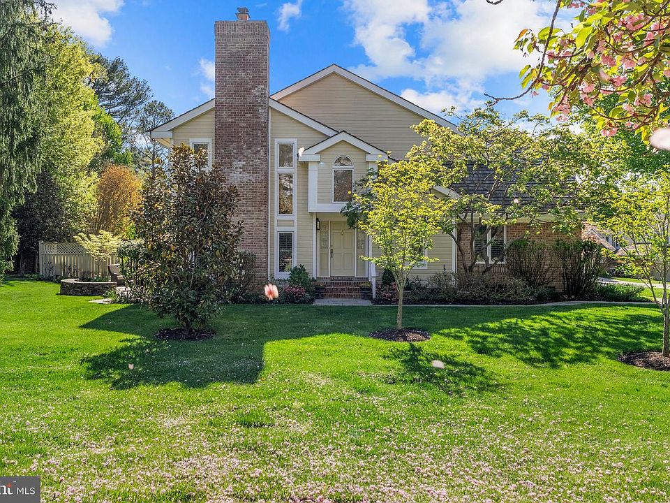 1st image of 1 Old Boxwood Ln