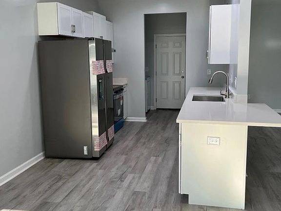 3rd image of 215 Overcup Dr