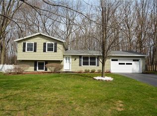 90 Lantern Ln, Rochester, NY 14623