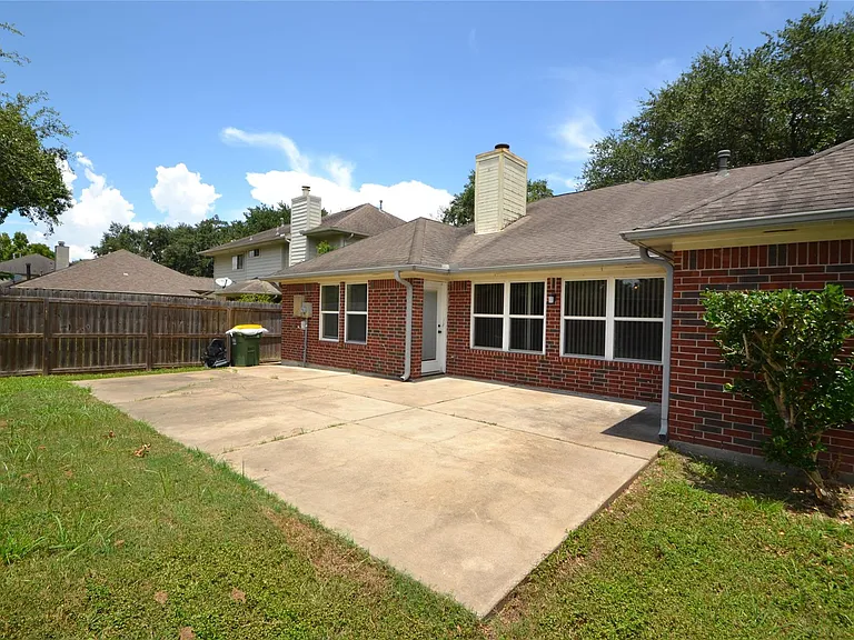2818 Russett Pl W — Photo 26