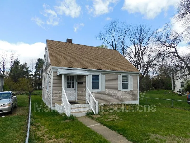 3 bed, 1.0 bath, 930 sqft, $1,395 — Photo 2
