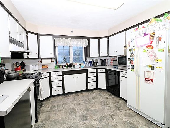 4th image of 58 Lerue St