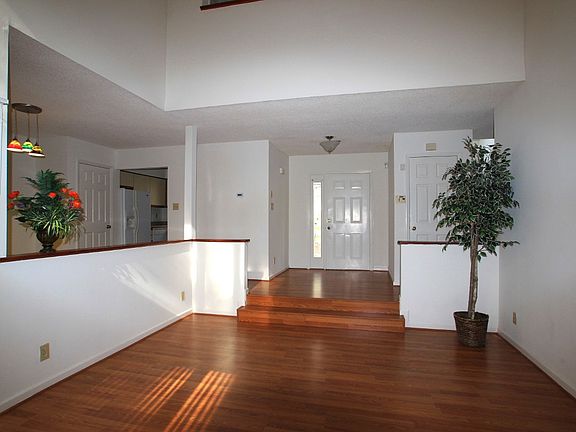 5th image of 4320 Pin Oak Dr