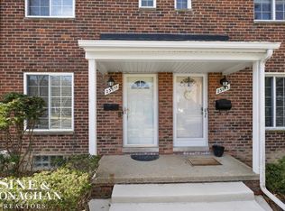 23011 Gary Ln, Saint Clair Shores, MI