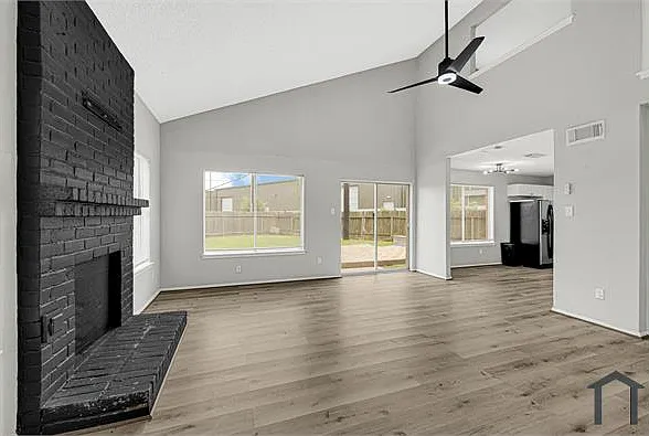 8119 Crestwick Dr — Photo 10