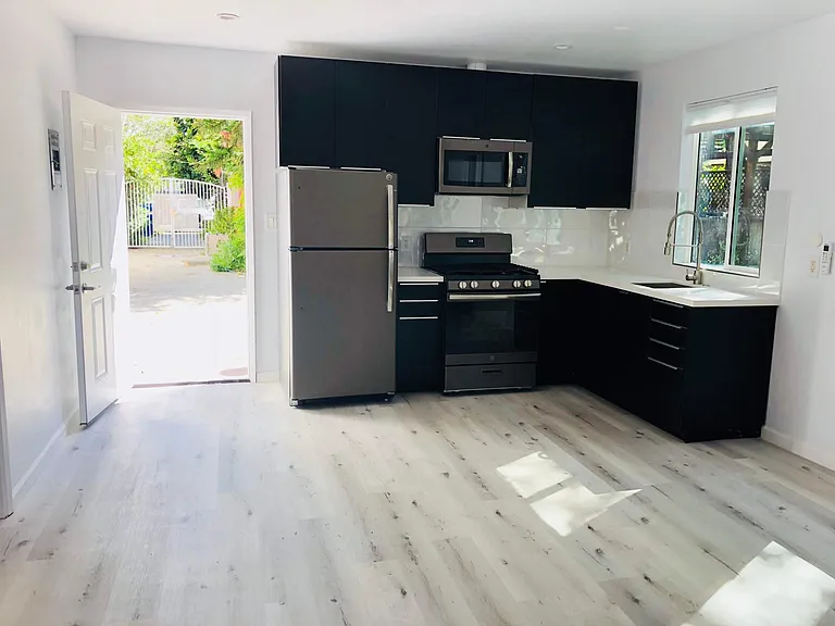 14605 La Maida St — Photo 7