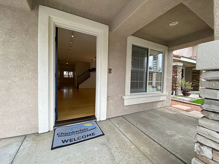393 Spring Canyon Way — Photo 3