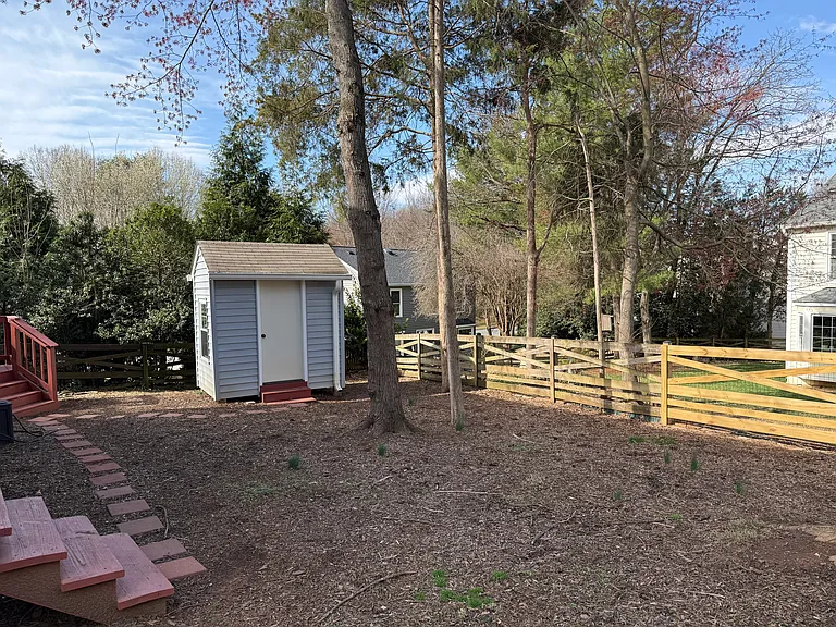 15045 Holleyside Dr — Photo 9