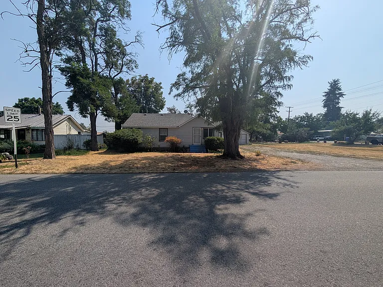 11408 E Empire Ave — Photo 23