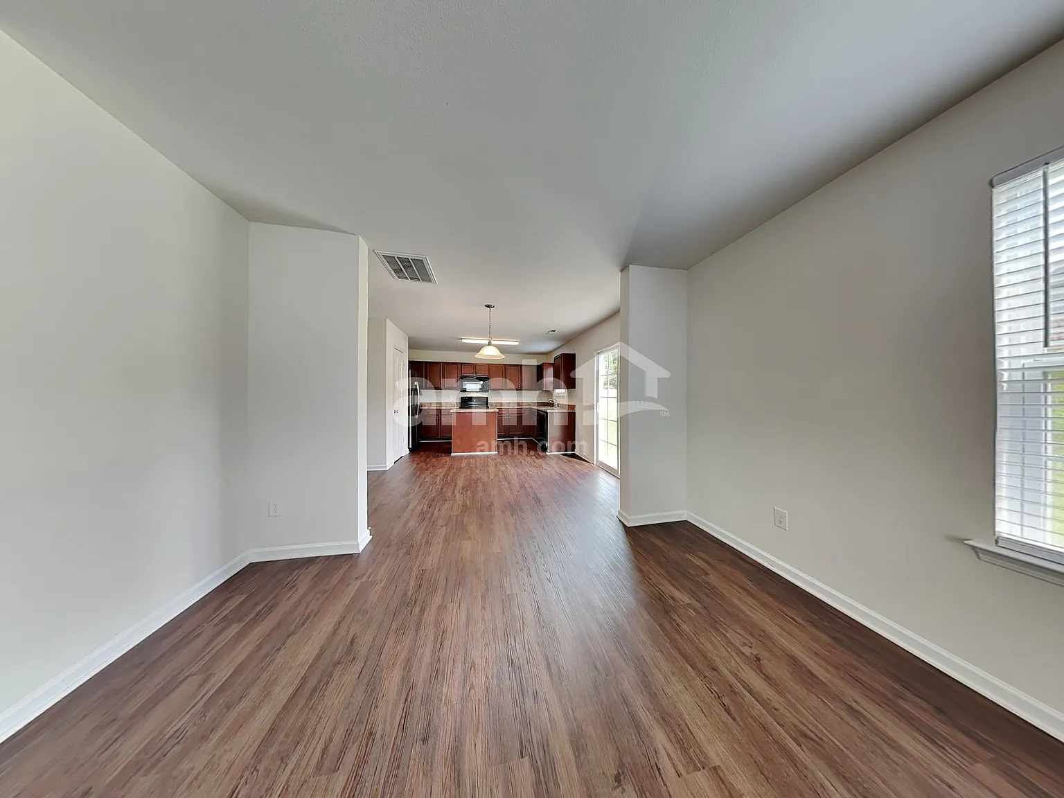 3 bed, 2.5 bath, 1890 sqft, $2,055 — Photo 4