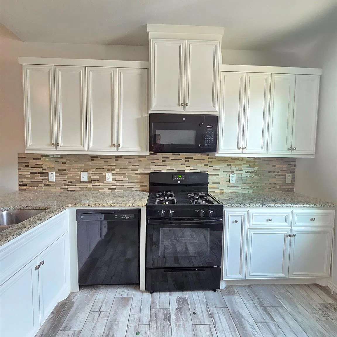 3 bed, 2.0 bath, 1100 sqft, $1,550 — Photo 4