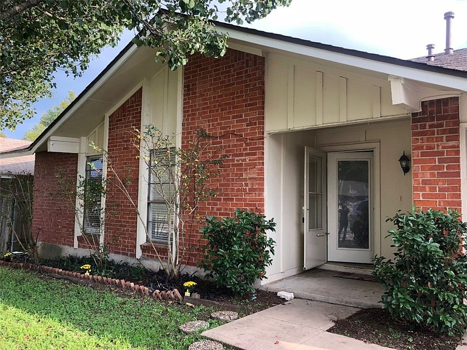 1st image of 10071 Woodland Village Dr