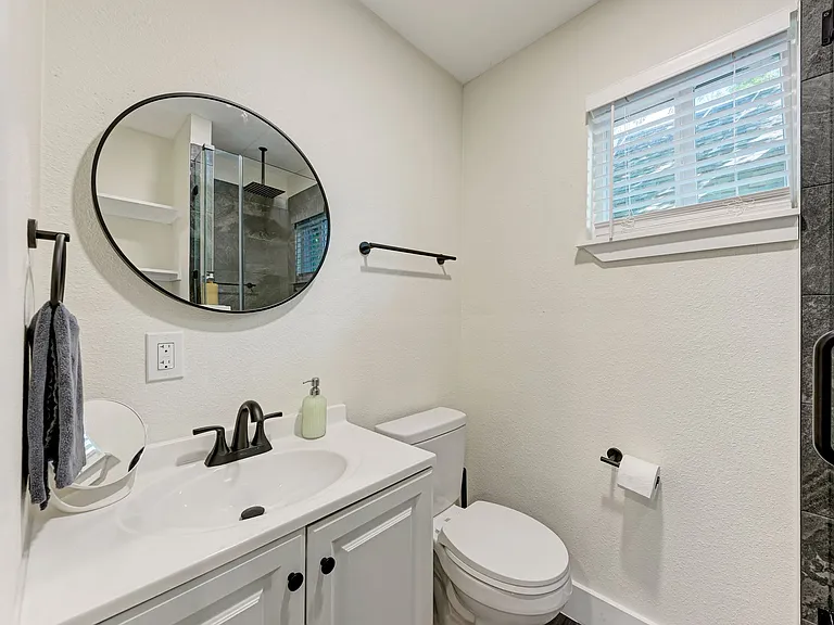 2302 Leon St #10 — Photo 6