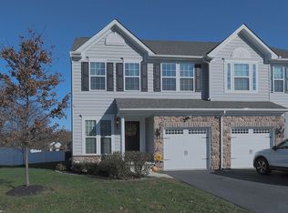 802 N Aikens Tavern Ct, Newark, DE 19702