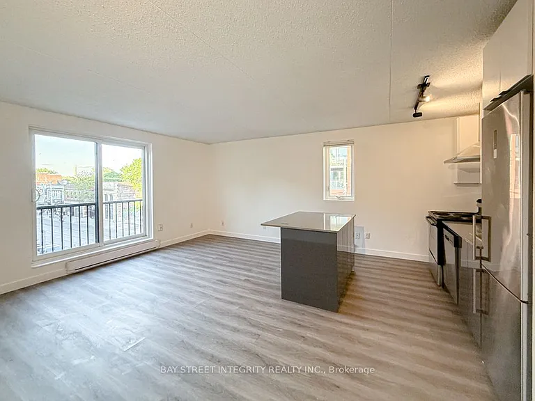 678 Queen St E #7 — Photo 3