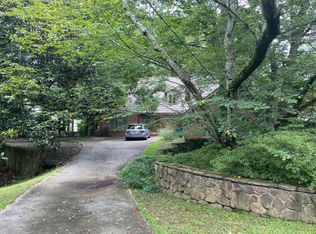 250 Seamarsh Ct NW, Sandy Springs, GA 30328