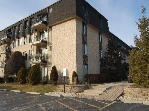 7301 Willow Springs Rd APT 104, Countryside, IL 60525