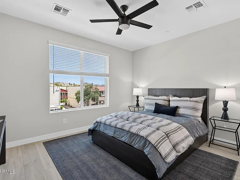 2601 E Clarendon Ave #3 — Photo 25