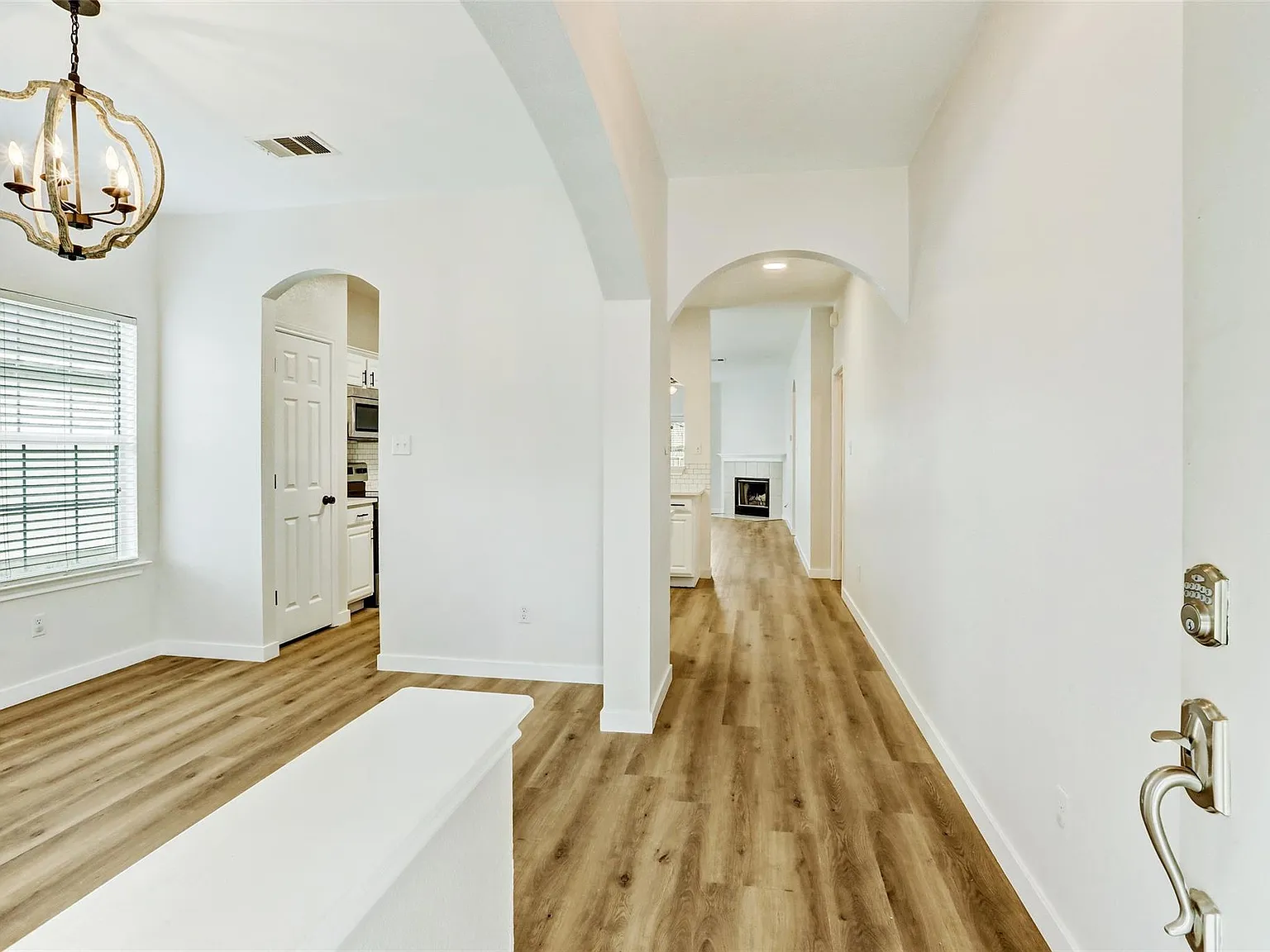3 bed, 2.0 bath, 1485 sqft, $1,900 — Photo 2
