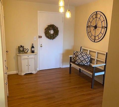 3rd image of 25 Franklin Ave APT 5N