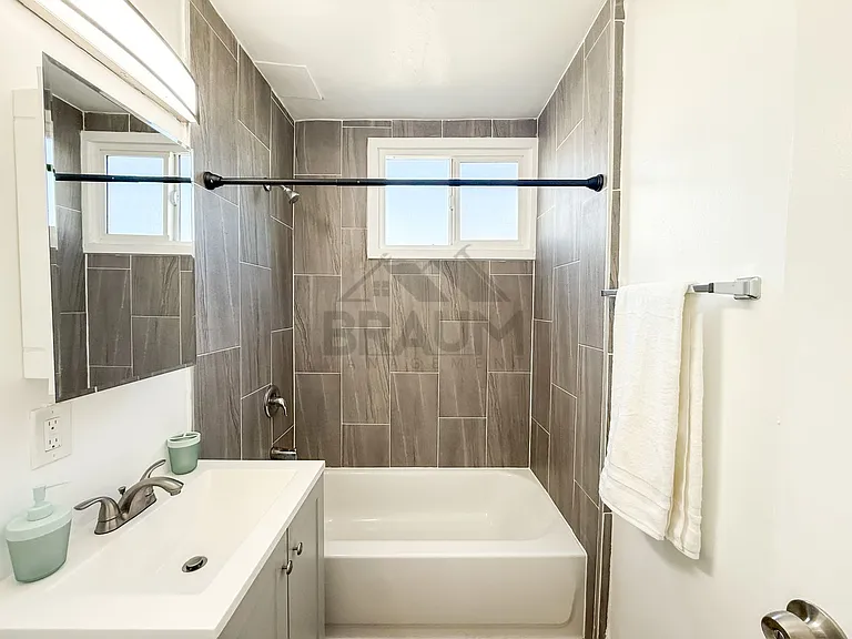 7339 WOODMAN — Photo 11