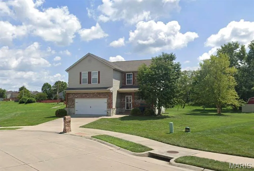4 bed, 4.0 bath, 2280 sqft, $2,400 — Photo 1
