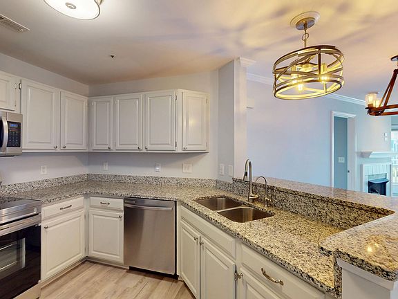 3rd image of 1105 Torrence Cir