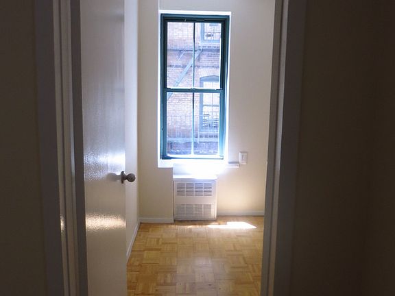 2nd image of 520 E 79th St APT 1G