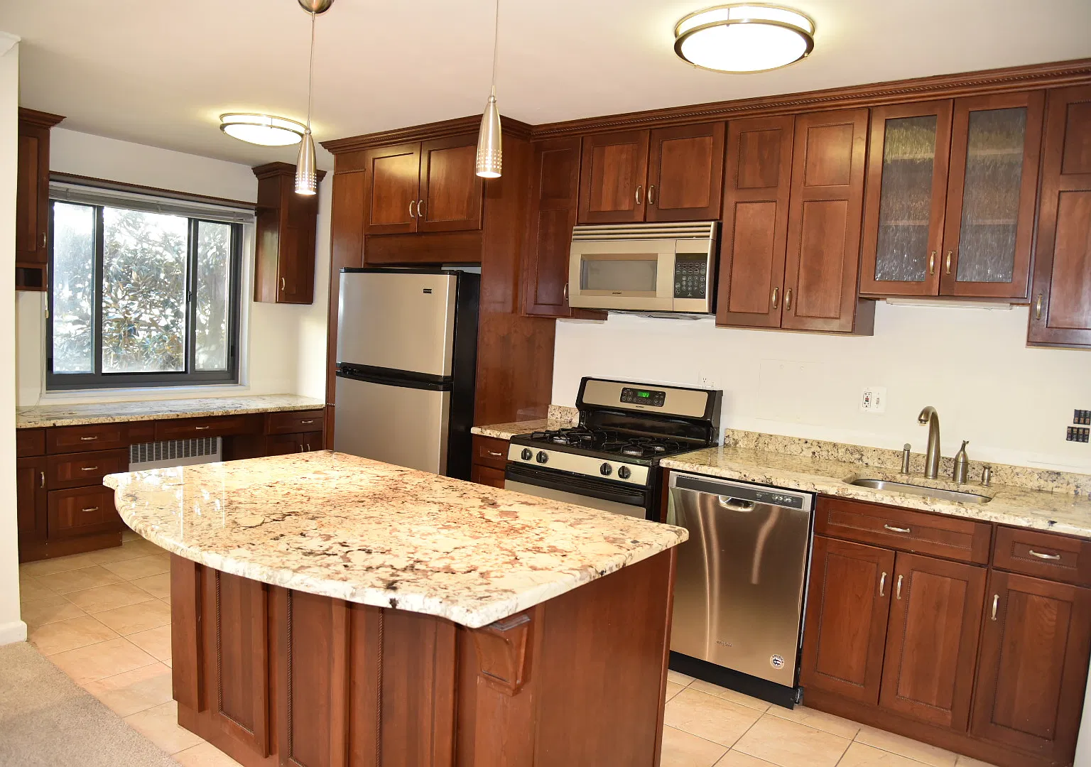 1 bed, 670 sqft, $2,000 — Photo 4