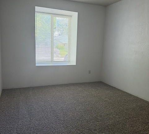 5th image of 612 SW Larch Rd