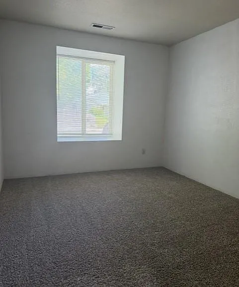 612 SW Larch Rd — Photo 5