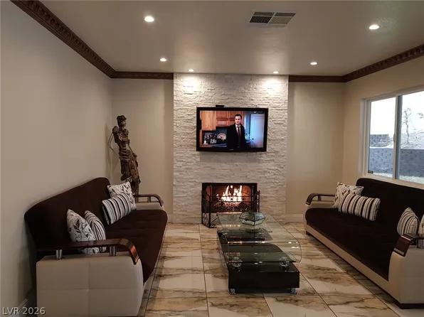 7824 Emerald Harbor Ct, Las Vegas, NV 89128
