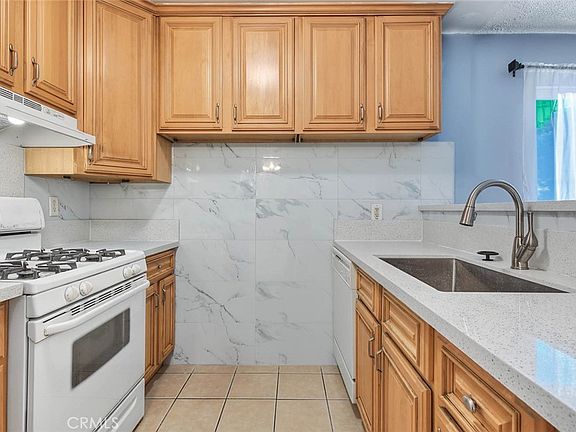 3rd image of 645 Scott Pl APT 6